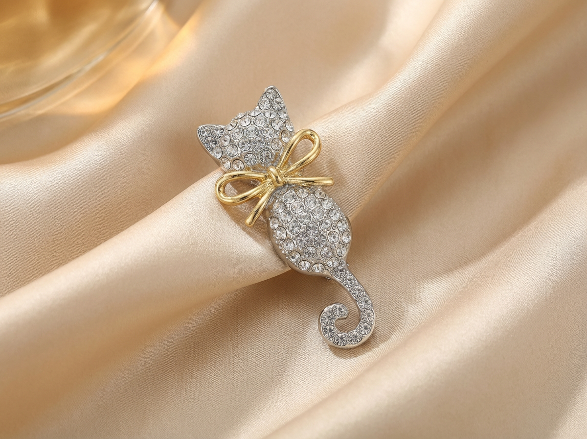 Gilded Ribbon Feline Brooch - VEEKISSY