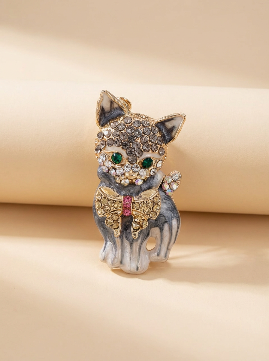 The Enchanted Emerald Kitten Brooch - VEEKISSY