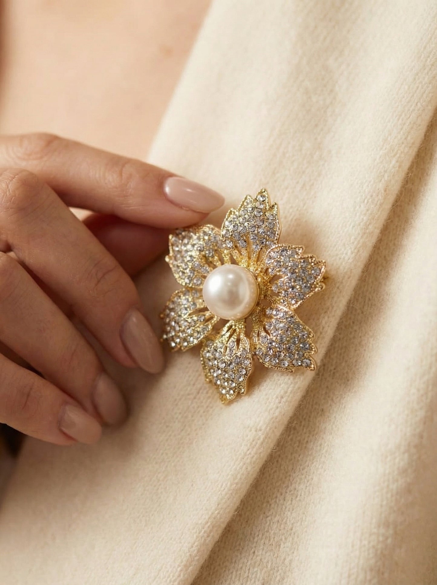 Empress Pearl Floral Brooch - VEEKISSY