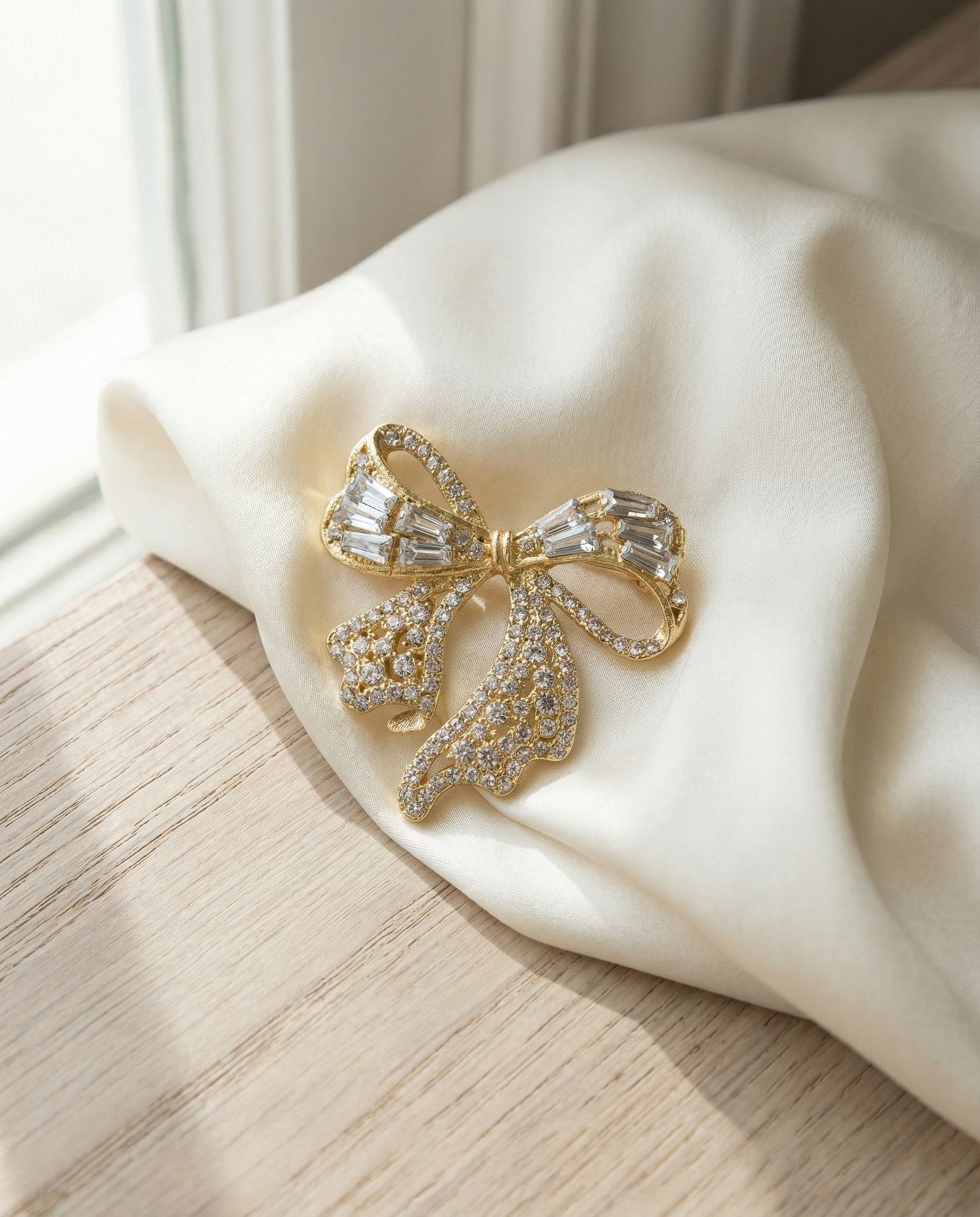 Crystal Ribbon Bow Brooch - VEEKISSY