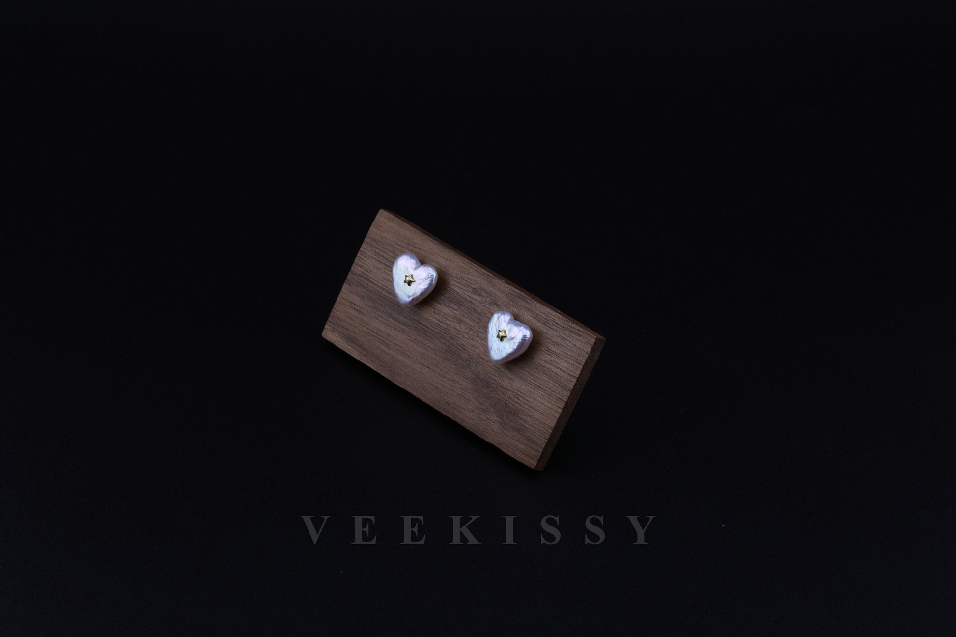 Heart-Shaped Baroque Pearl Stud Earrings – 18K Gold Accent | VEEKISSY - VEEKISSY