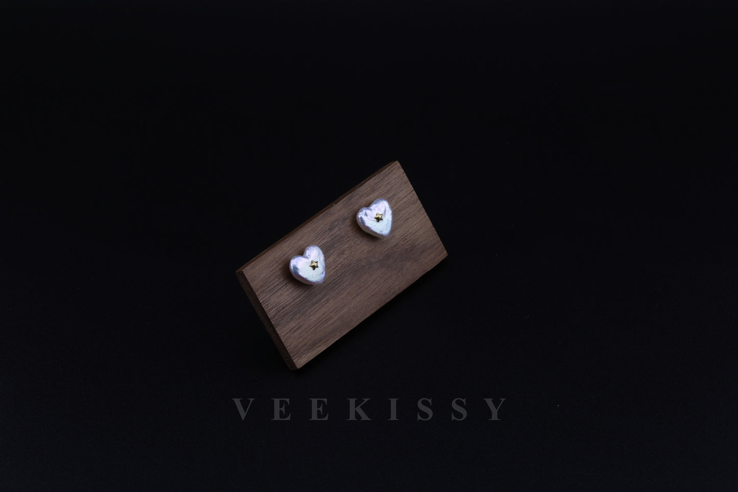 Heart-Shaped Baroque Pearl Stud Earrings – 18K Gold Accent | VEEKISSY - VEEKISSY
