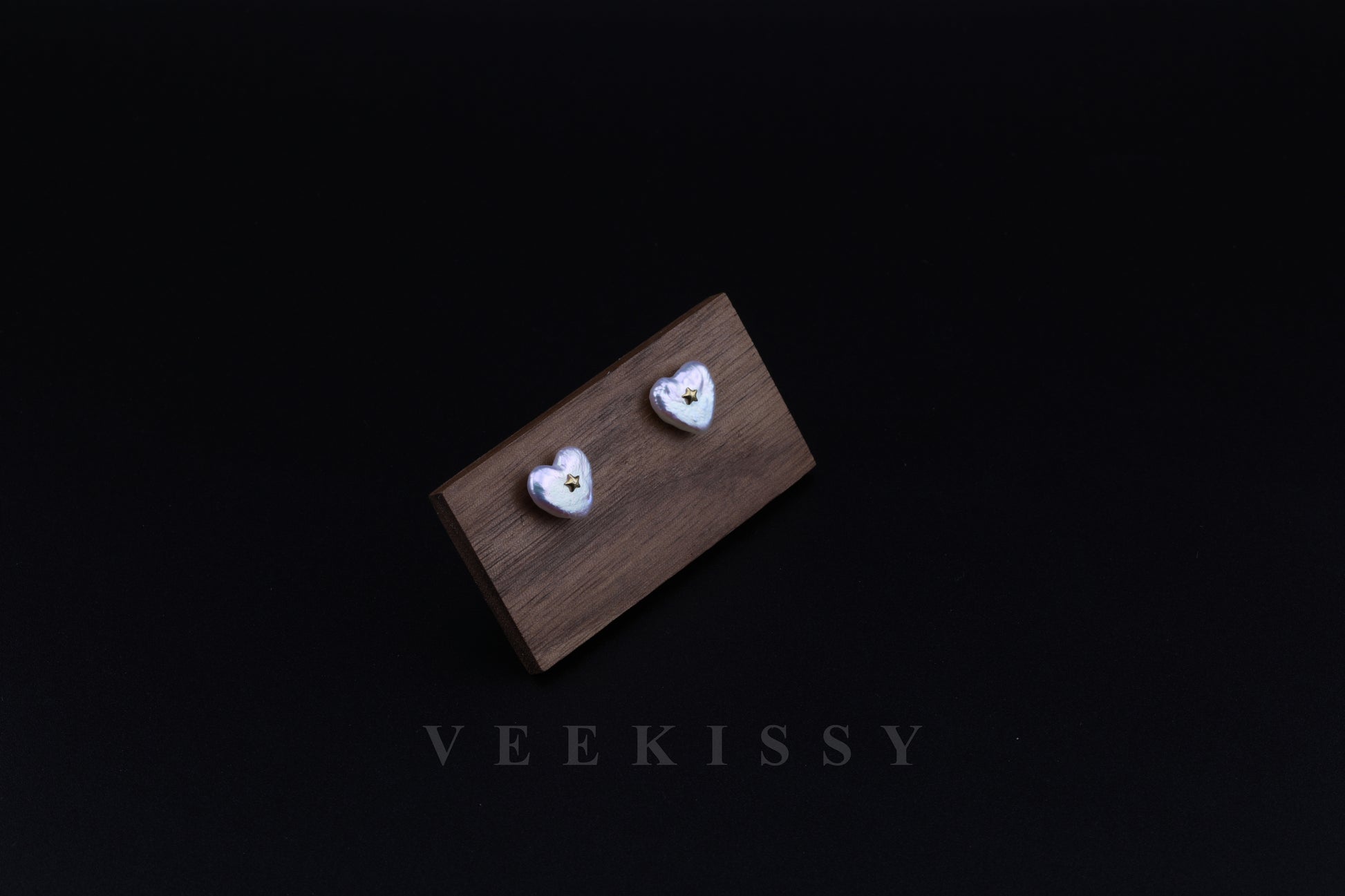 Heart-Shaped Baroque Pearl Stud Earrings – 18K Gold Accent | VEEKISSY - VEEKISSY