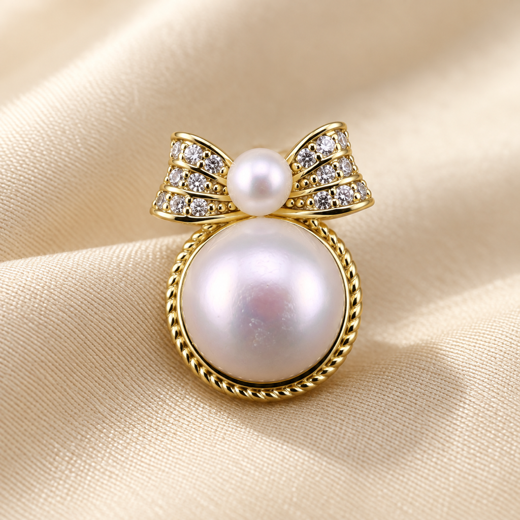 VEEKISSY bow freshwater pearl stud earrings, single earring close-up