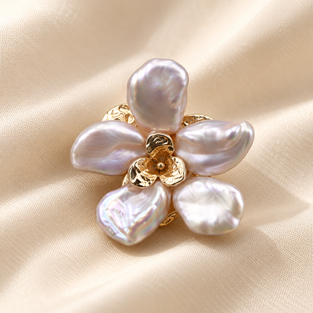 VEEKISSY floral baroque pearl stud earrings, single earring close-up