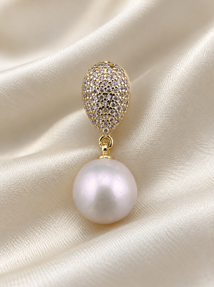 VEEKISSY edison pearl drop earrings, single earring detail